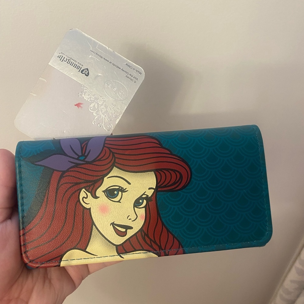 NWOT Ariel LoungeFly wallet